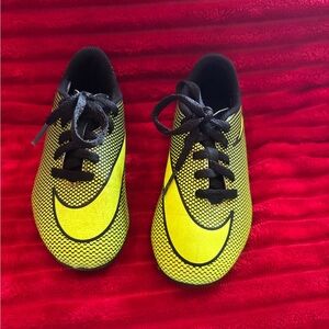 Nike Kids Black and Yellow soccer cleats